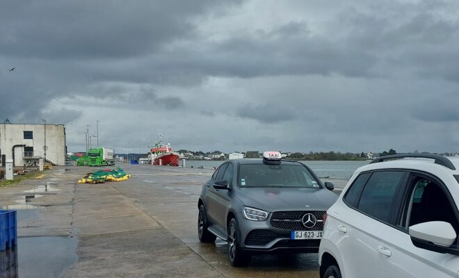 deux de nos taxis au port de lorient